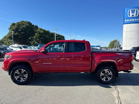 Used 2016 Toyota Tacoma TRD Sport w/ Towing Package AWD/4WD image 2