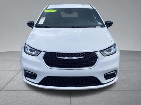 Used 2025 Chrysler Pacifica Select FWD image 19