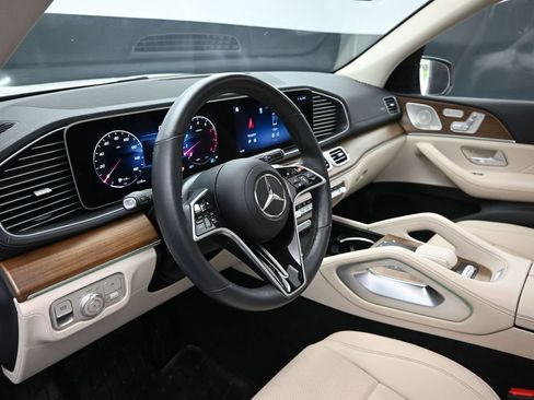 Used 2024 Mercedes-Benz GLS 450 4MATIC image 12