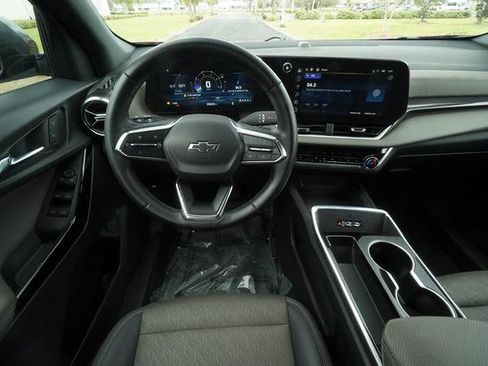 Used 2025 Chevrolet Equinox LT w/ Convenience Package II image 16