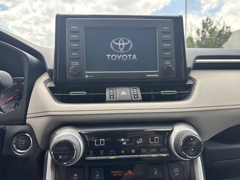 Used 2022 Toyota RAV4 XLE Premium AWD/4WD image 21