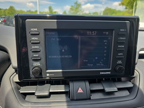 Used 2021 Toyota RAV4 XLE w/ Convenience Package FWD image 21