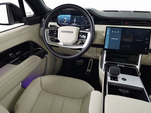 New 2025 Land Rover Range Rover SE image 18