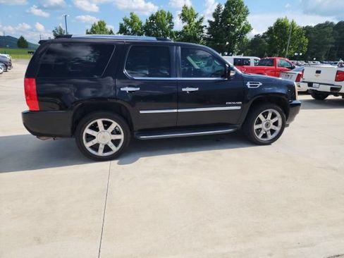 Used 2011 Cadillac Escalade Luxury AWD/4WD image 19