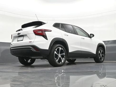 Used 2026 Chevrolet Trax RS FWD image 27