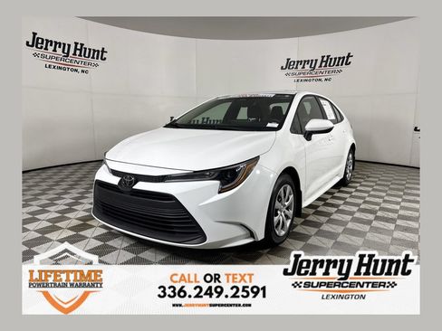 Used 2025 Toyota Corolla LE FWD image 1