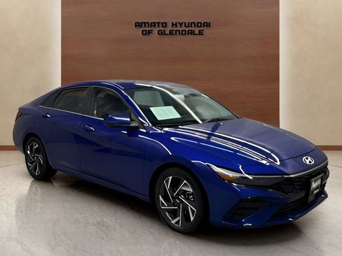 Used 2025 Hyundai Elantra SEL FWD image 8