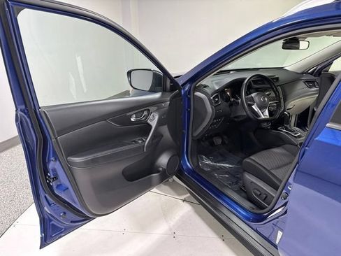 Used 2020 Nissan Rogue SV w/ Premium Package AWD/4WD image 10