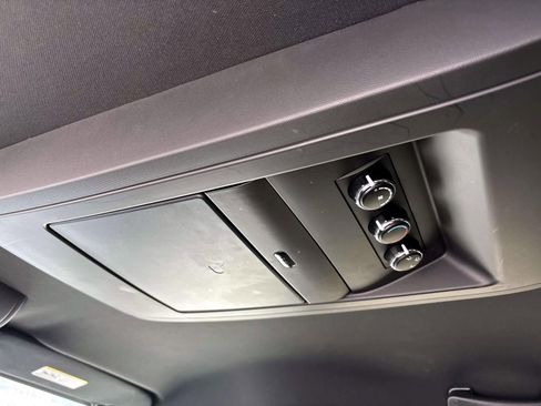 Used 2014 Dodge Grand Caravan SE FWD image 33