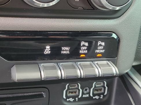 Used 2019 RAM 1500 Big Horn AWD/4WD image 30