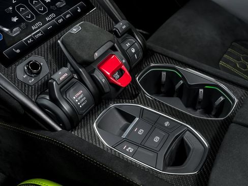 Used 2024 Lamborghini Urus Performante AWD/4WD image 29