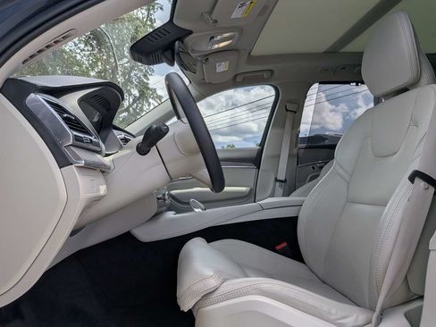 Certified 2023 Volvo XC90 B6 Ultimate w/ Protection Package Premier AWD/4WD image 2