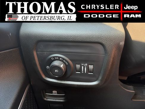 Used 2025 Jeep Grand Cherokee L Limited w/ Black Appearance Package AWD/4WD image 12