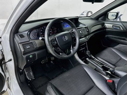 Used 2017 Honda Accord Sport image 10