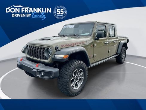 Used 2025 Jeep Gladiator Mojave AWD/4WD image 1