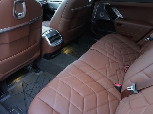 Certified 2023 BMW 760i xDrive w/ Executive Package image 36