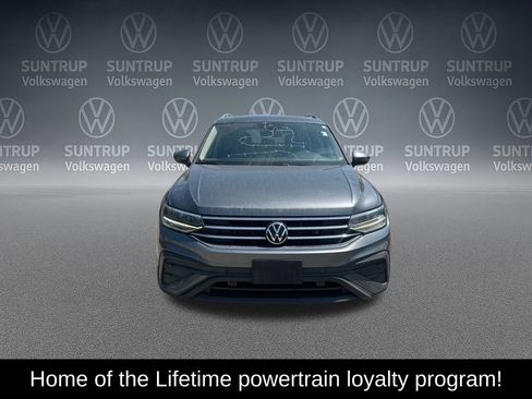 Used 2023 Volkswagen Tiguan SE w/ Panoramic Sunroof Package FWD image 5