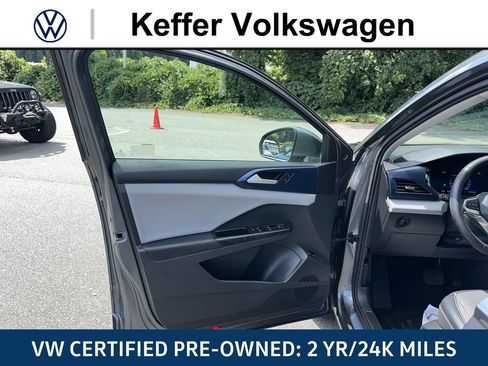 Certified 2023 Volkswagen Taos SE FWD image 23