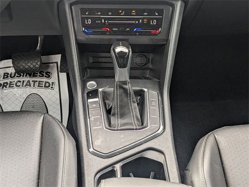 Used 2022 Volkswagen Tiguan SE image 20