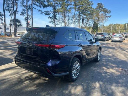 Used 2023 Toyota Highlander Limited image 5