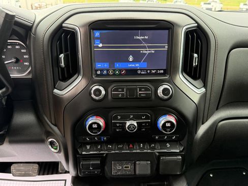 Used 2022 GMC Sierra 2500 AT4 w/ AT4 Preferred Package AWD/4WD image 15