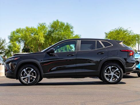Used 2024 Chevrolet Trax RS w/ Driver Confidence Package FWD image 2