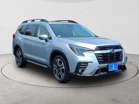 Used 2023 Subaru Ascent Limited w/ Technology Package AWD/4WD image 3