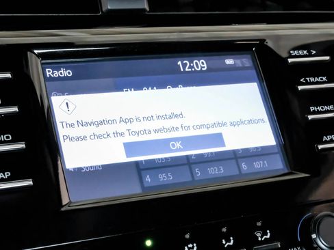 Used 2019 Toyota Camry LE FWD image 30