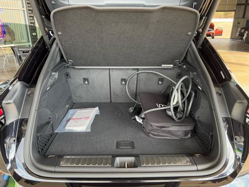 Used 2024 Porsche Macan 4 Electric image 32