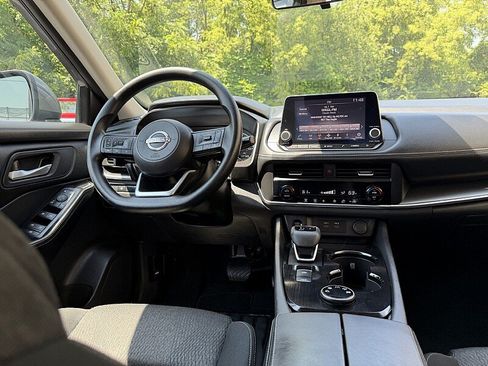 Used 2024 Nissan Rogue SV AWD/4WD image 11