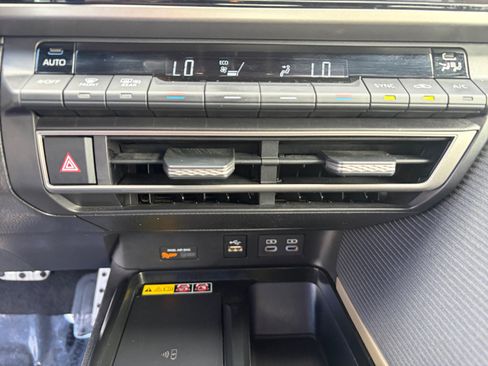 Used 2025 Toyota Camry SE FWD image 18