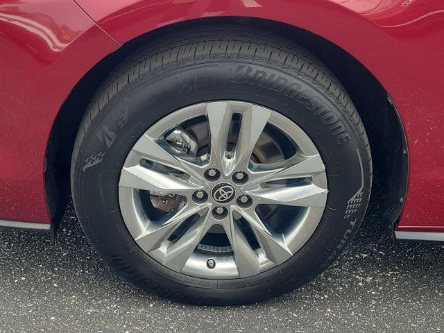 Used 2023 Toyota Sienna Limited AWD/4WD image 31