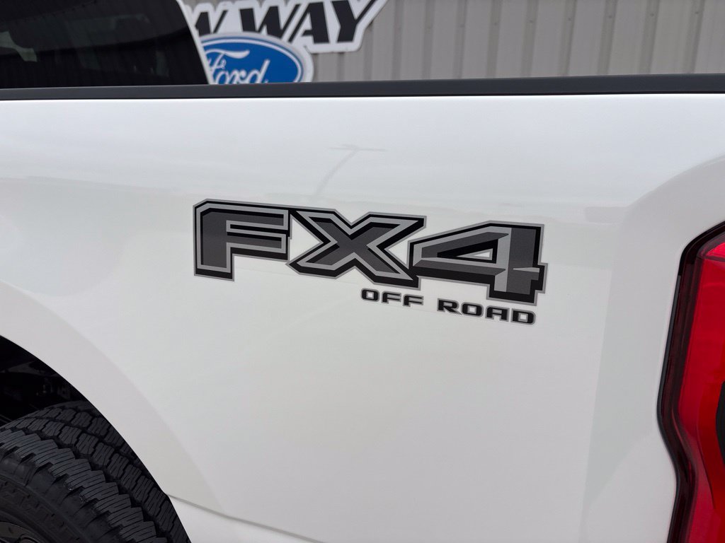New 2027 Ford F350 Lariat w/ Black Appearance Package AWD/4WD image 9