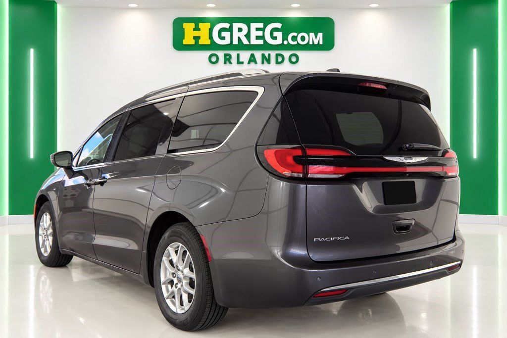 Used 2021 Chrysler Pacifica Touring-L FWD image 2