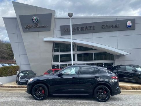 Used 2023 Alfa Romeo Stelvio Veloce image 7