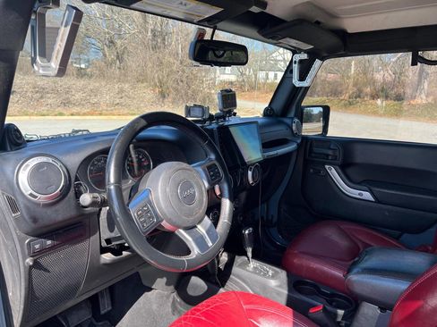 Used 2013 Jeep Wrangler Rubicon AWD/4WD image 8