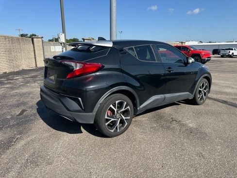 Used 2019 Toyota C-HR XLE FWD image 7