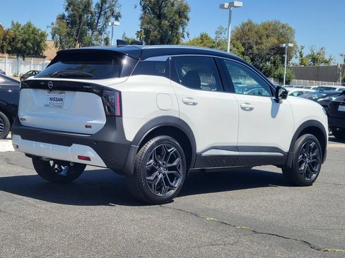New 2026 Nissan Kicks SR w/ Interior Electronics Package FWD image 3