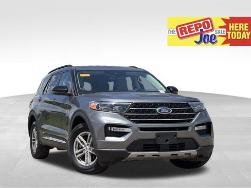 Used 2023 Ford Explorer XLT w/ Equipment Group 202A AWD/4WD image 1