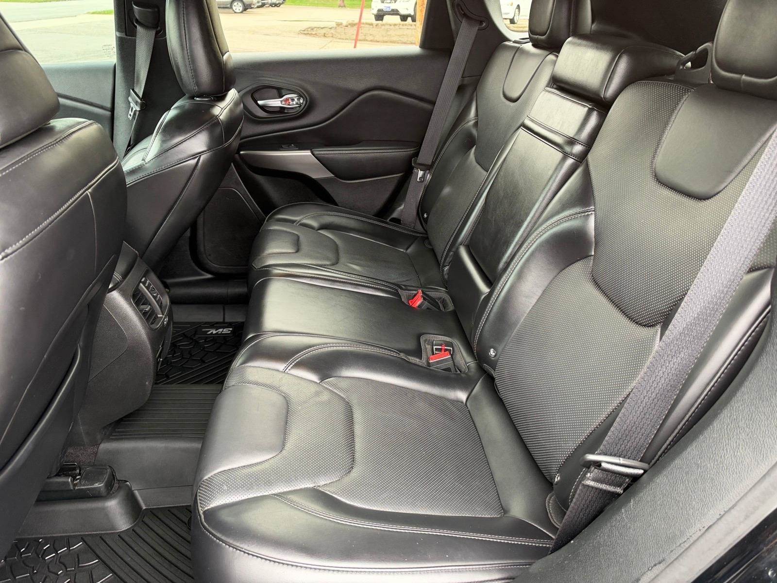 Used 2019 Jeep Cherokee Limited FWD image 8