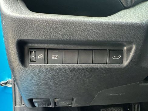 Used 2020 Toyota RAV4 XLE Premium image 19