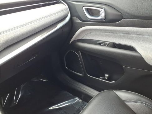 Used 2022 Jeep Compass Latitude image 23