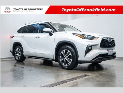 Used 2023 Toyota Highlander XLE AWD/4WD image 1