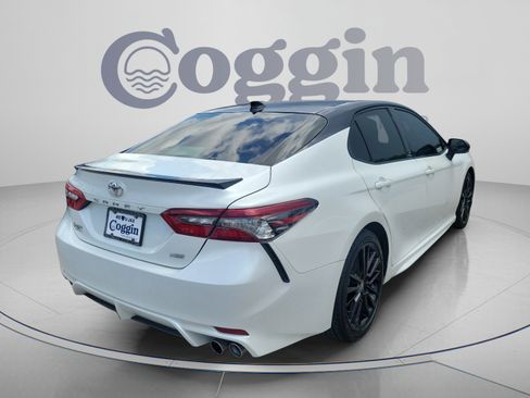 Used 2022 Toyota Camry XSE FWD image 3