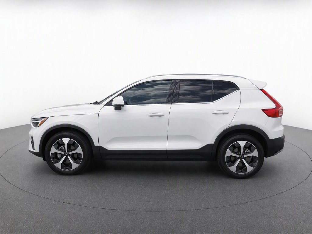 Used 2025 Volvo XC40 B5 Plus AWD/4WD image 8
