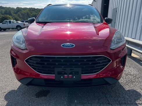 Used 2022 Ford Escape SE w/ SE Sport Appearance Package AWD/4WD image 4