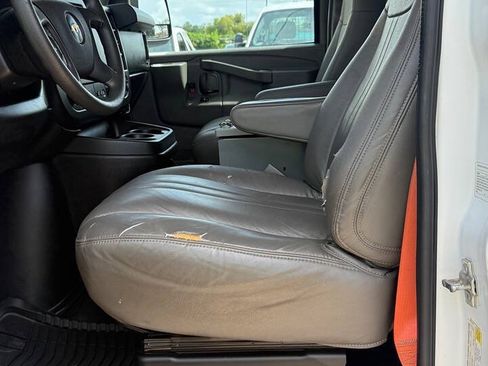 Used 2018 Chevrolet Express 2500 w/ Driver Convenience Package RWD image 11