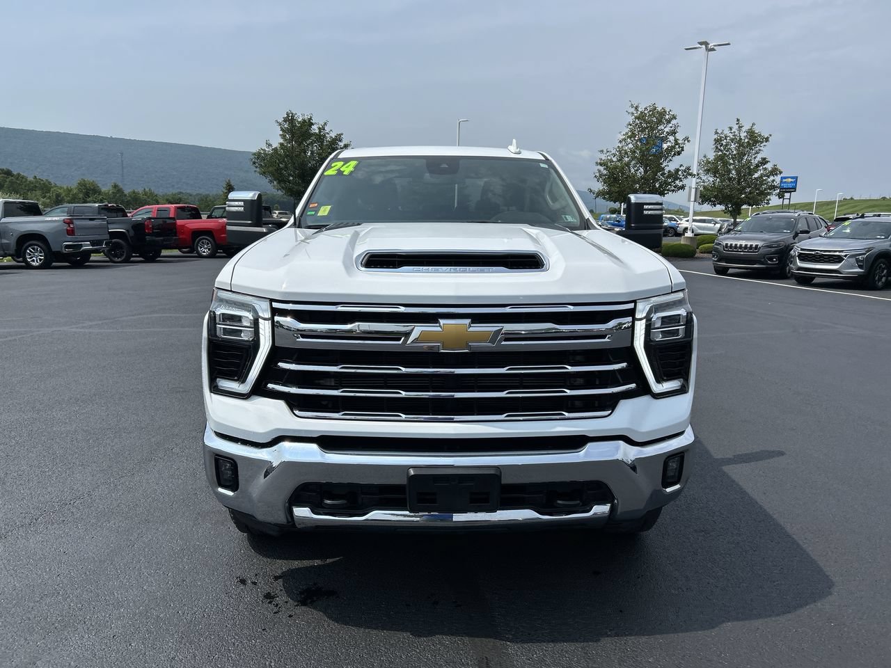 Used 2024 Chevrolet Silverado 2500 LTZ AWD/4WD image 2