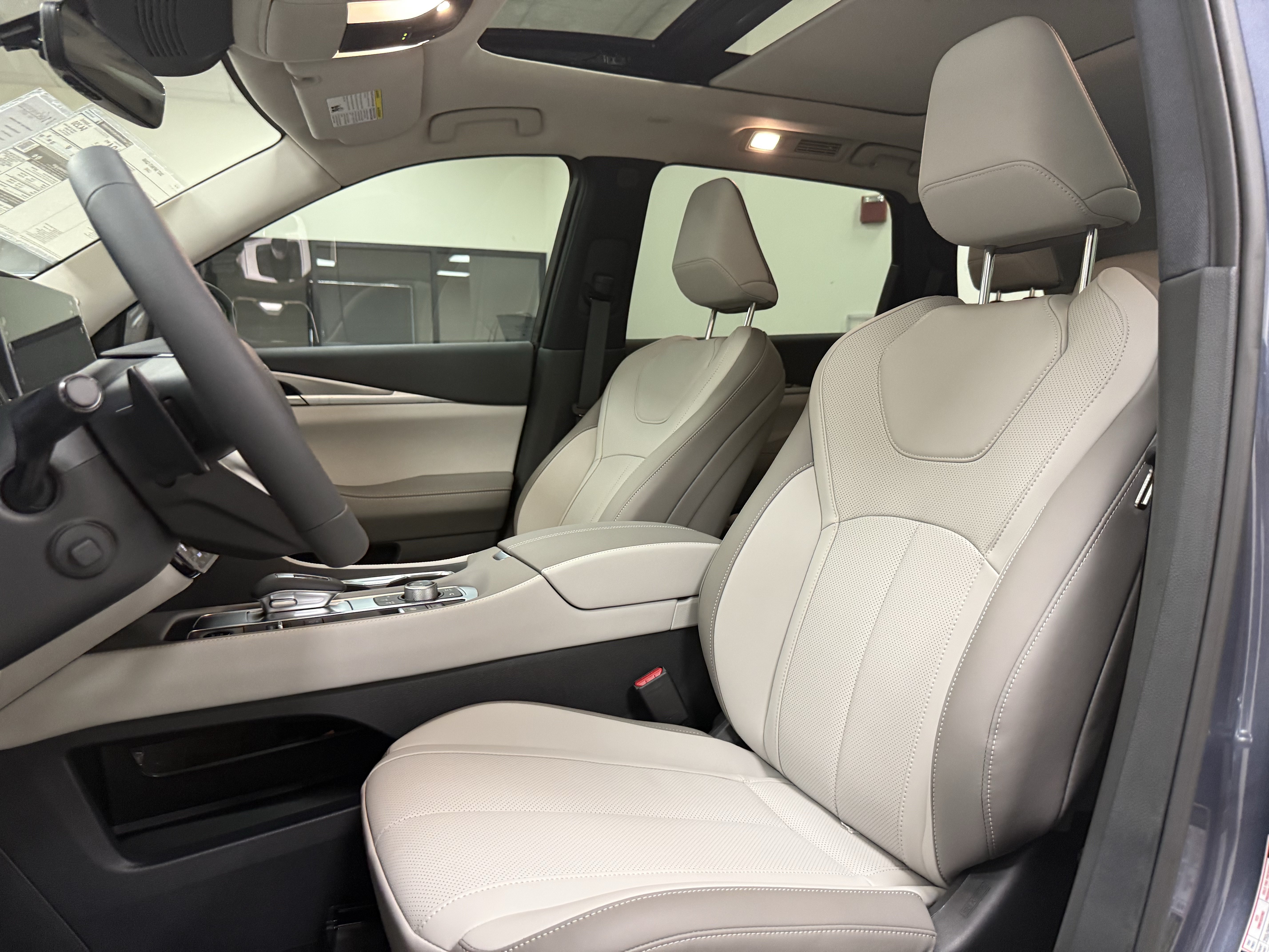 Certified 2027 INFINITI QX60 Luxe w/ Cargo Package FWD image 13