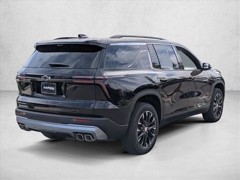 New 2026 Chevrolet Traverse LT w/ Sun and Wheel Package FWD image 2